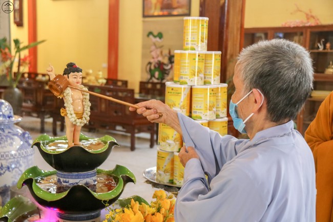 Welcome the Buddha's Birthday Ceremony at Hoa Phuc Pagoda